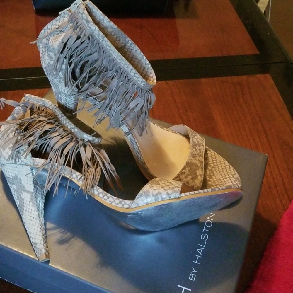 Shoes - Picture 3 of 4